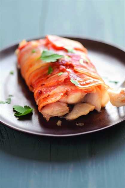 Roulé de poisson au lard croustillant | Éditions Larousse