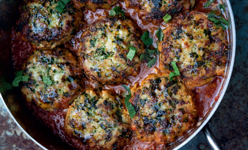 Croquettes de cabillaud à la sauce tomate - recette de Yotam Ottolenghihi