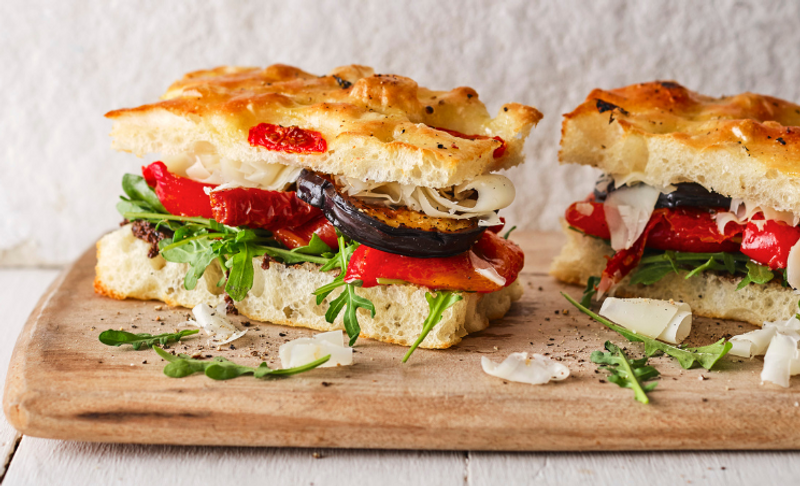Sandwich focaccia aux légumes grillés